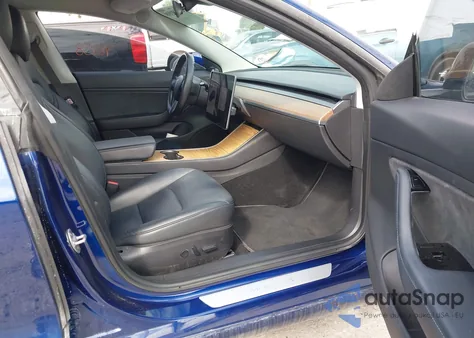 2018 Tesla Model 3 Long Range/Performance z USA, uszkodzony, nr VIN 5YJ3E1EB2JF084128